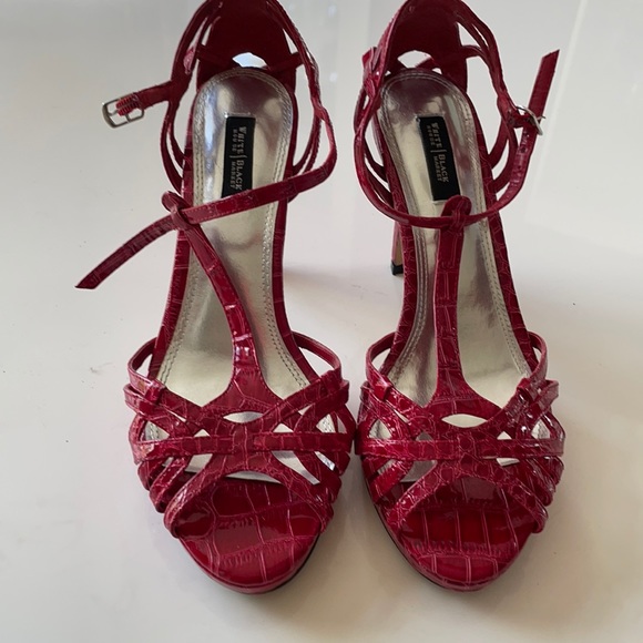 White House Size 8 Red Heel - Picture 1 of 3